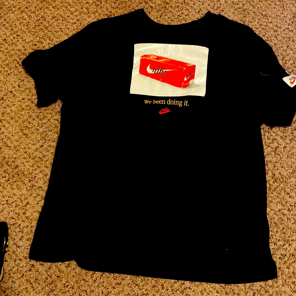 New Nike graphic Tee